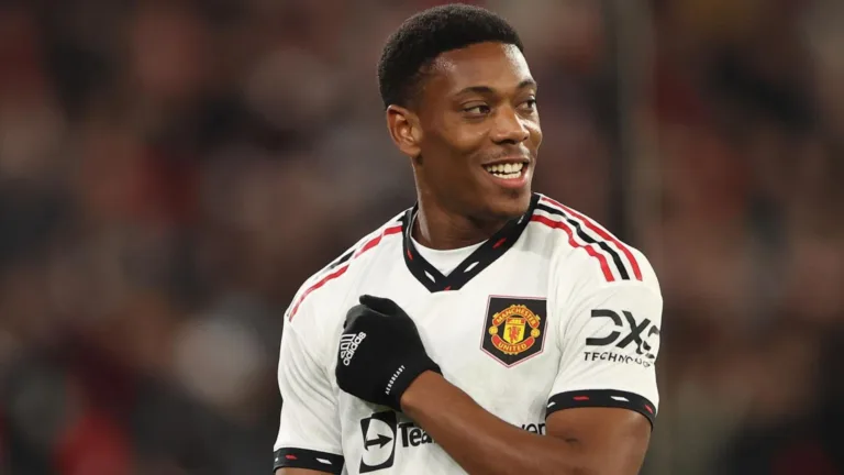 Martial pede ao Flamengo o maior salário do elenco para aceitar negociação; veja cifras