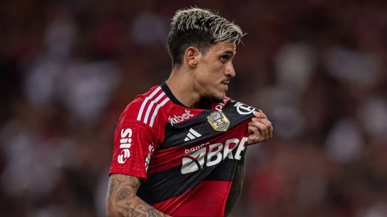 Mauro Naves surpreende e indica substituto de Pedro no Flamengo