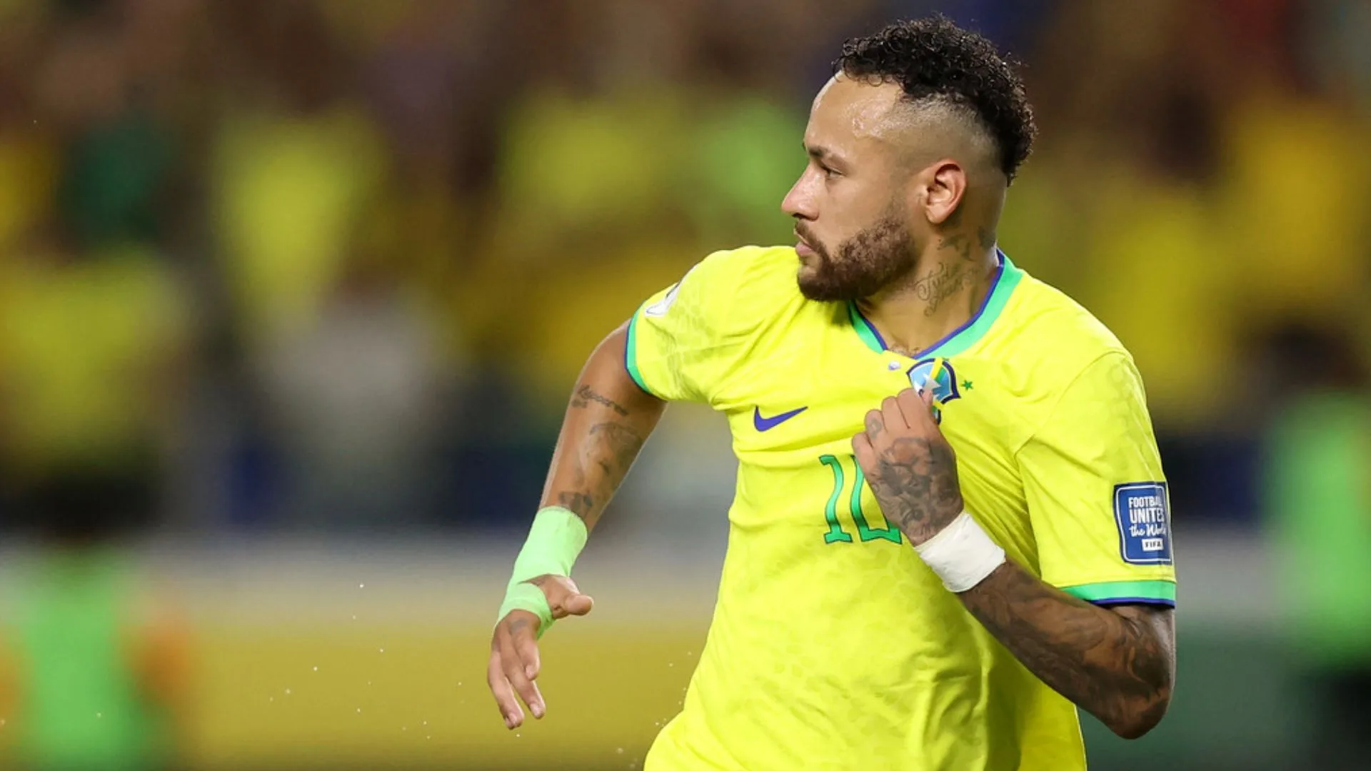 Cicinho coloca Neymar abaixo ao eleger craque inigualável da seleção brasileira