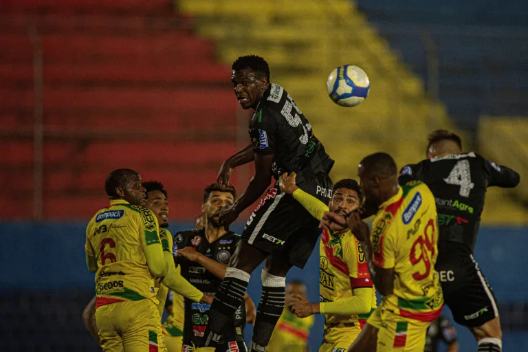 Operário x Brusque: Fantasma tenta se recuperar para brigar pelo G4; veja odds