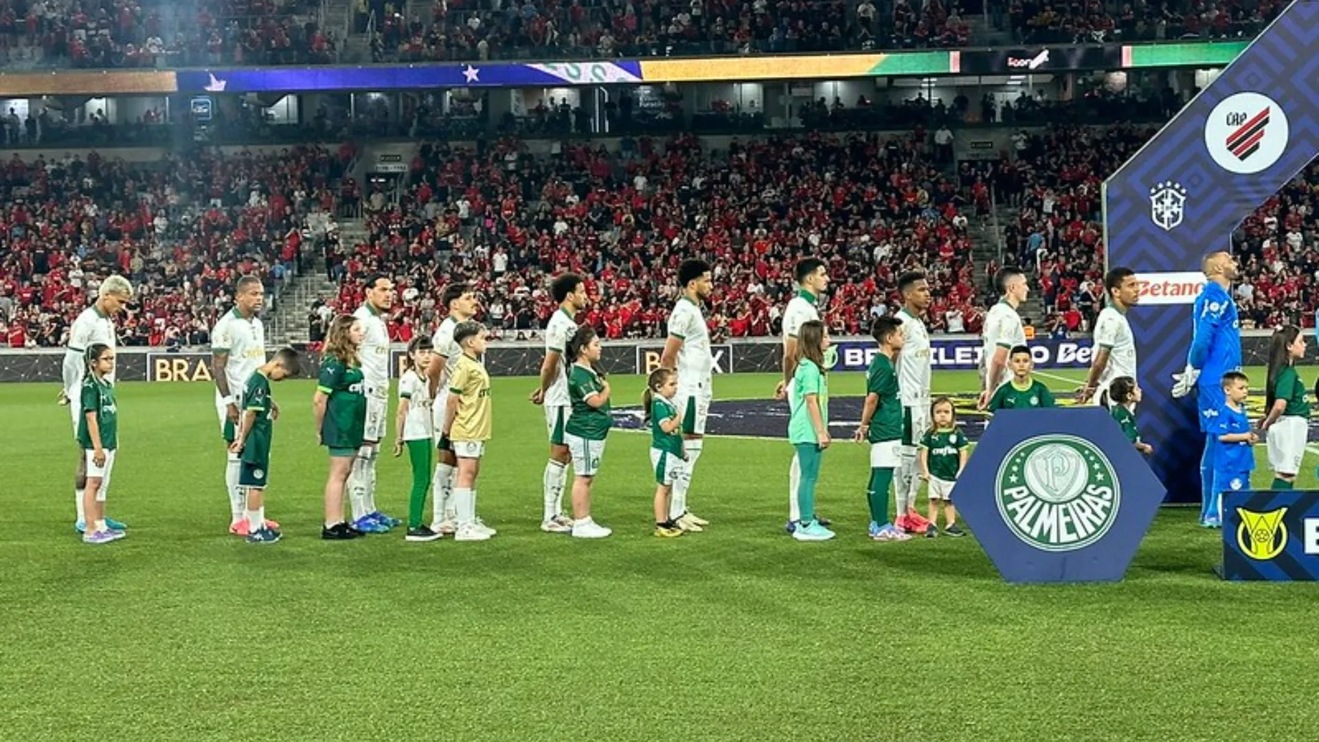 Flávio Prado indica jogador “queimado” no Palmeiras: “Erro grave”