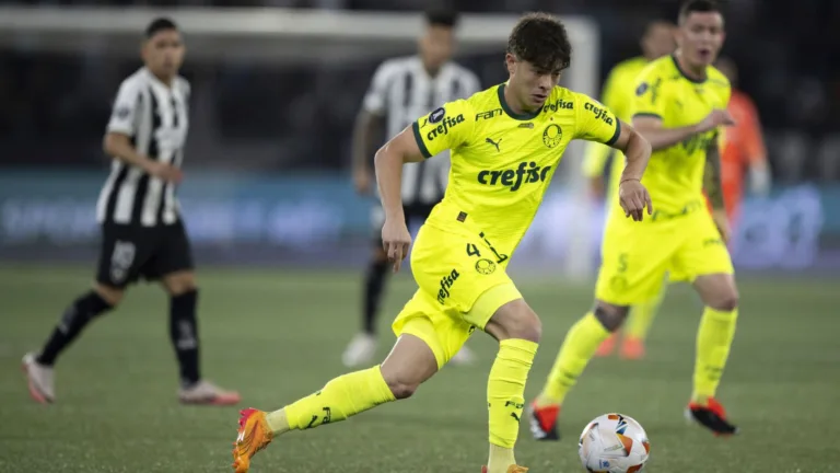 Giay é sincero sobre adaptação no Palmeiras após oscilações: “É complicado”