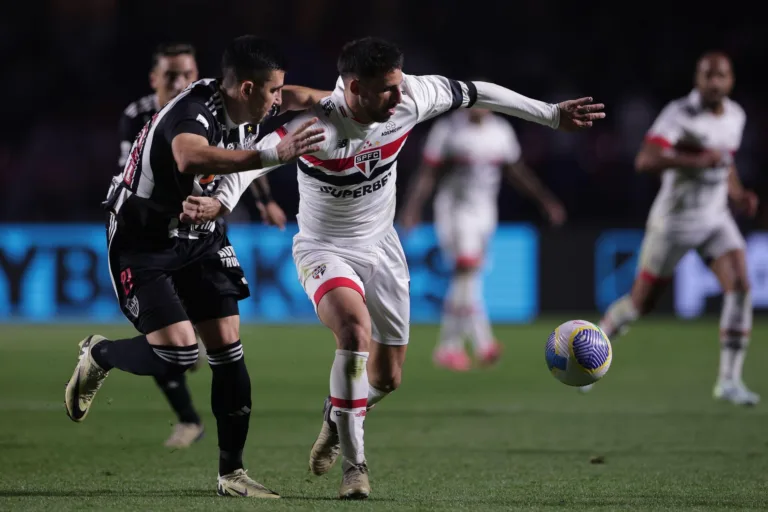 Para eliminar Atlético MG, São Paulo precisa quebrar jejum de 4 anos sem vencer rival; veja odds