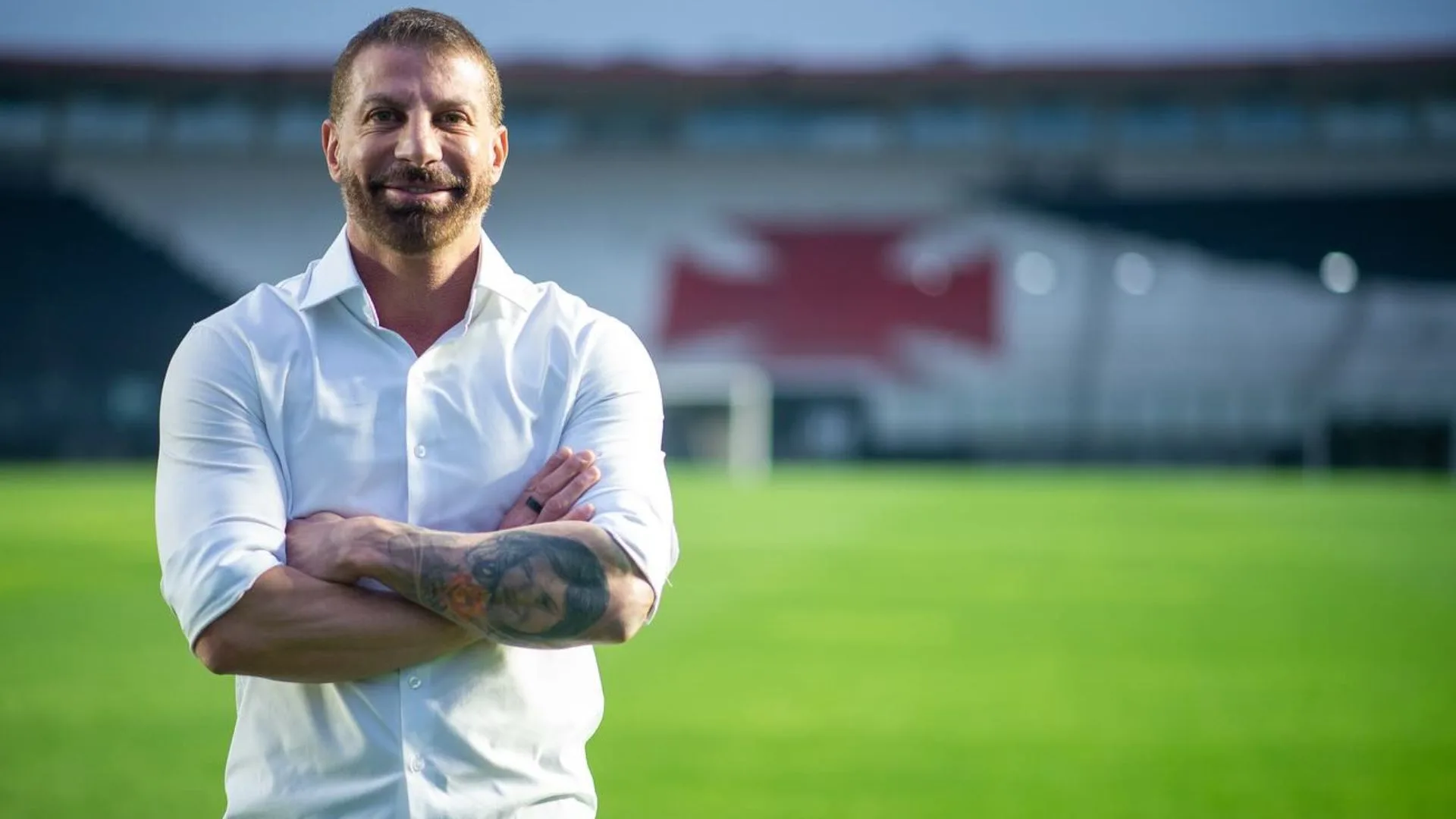 Pedrinho indica camisa 10 que “sobra” no Brasileirão hoje