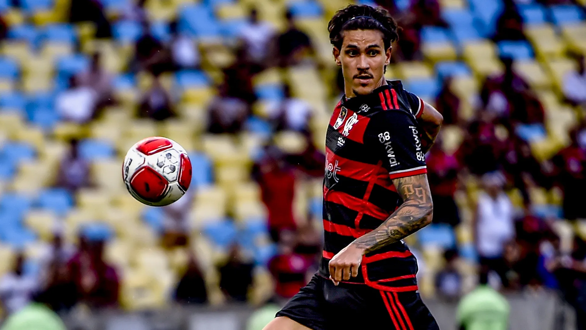 Pedro, do Flamengo, coloca jogador rival do Brasileirão como referência