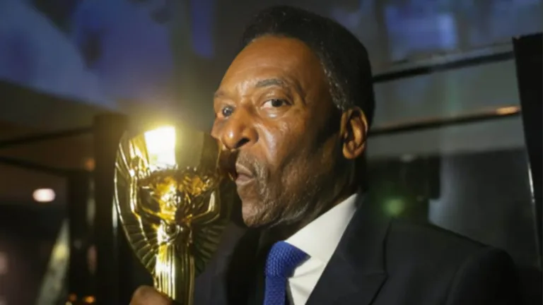 Rivellino revela postura surpreendente de Pelé na seleção brasileira: “Não vai ter igual”