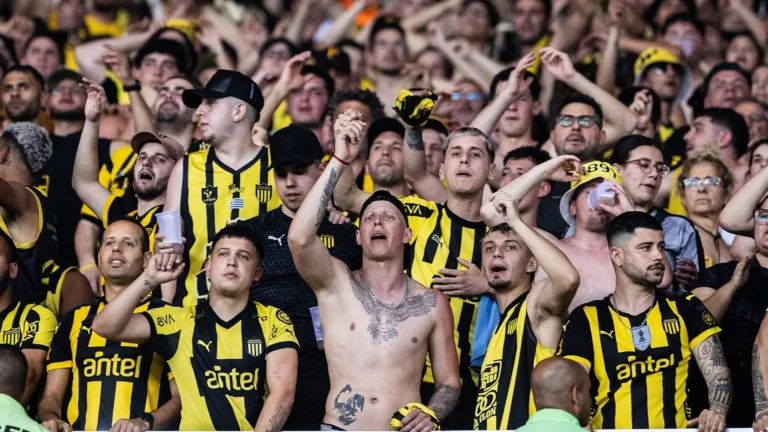 Torcedores do Peñarol não pipocam e elegem o maior clube do futebol brasileiro