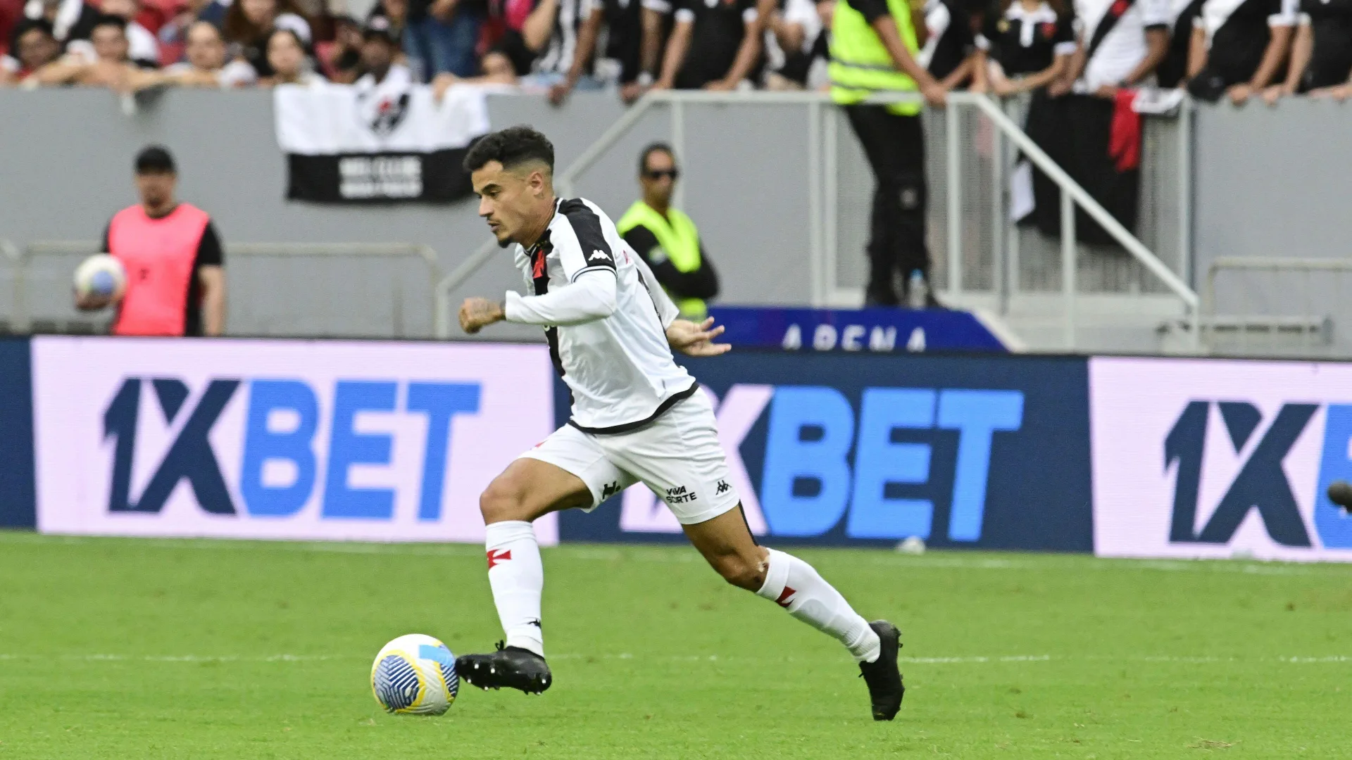 Memes do Brasileirão: Phillipe Coutinho liso em Vasco x Palmeiras, Felipe Melo, Deyverson e mais virais da 27ª rodada