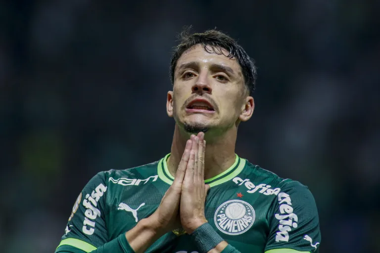 Palmeiras pode ter Piquerez, em recuperação de uma cirurgia no joelho, de volta ainda este ano