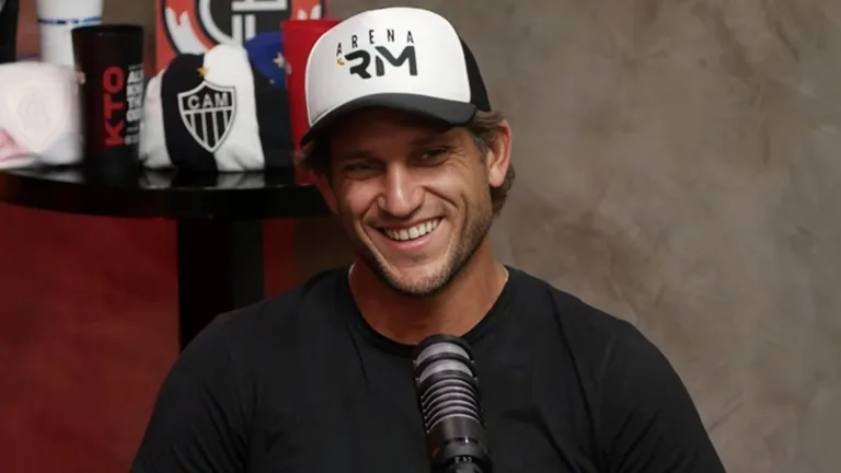 Rafael Moura enaltece torcedores de clube que jogou: “Surreal”