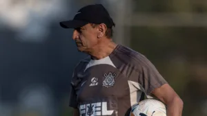 Ramón Díaz exalta torcida do Corinthians e elogia entrega dos jogadores na vitória contra o Flamengo