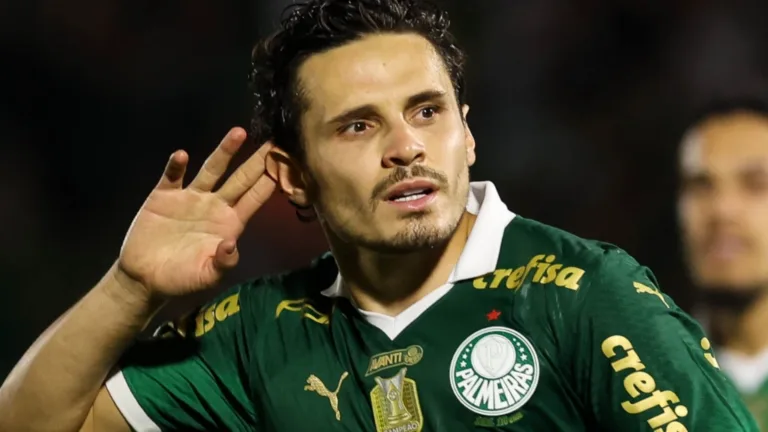 Raphael Veiga surpreende ao avaliar situação de Dudu no Palmeiras