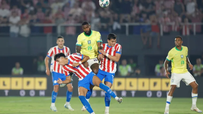 Rivaldo faz duras críticas ao desempenho da seleção brasileira: “Futebol muito pobre”
