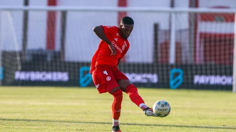 Clube da Arábia Saudita faz proposta por Robert Renan, do Internacional