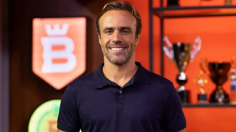 Roger Flores surpreende e compara jogador do Brasileirão a Neymar: “Mais eficiente”