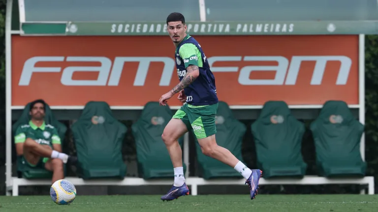 Rômulo quer se firmar no Palmeiras depois de lesão e conta com prestígio de Abel Ferreira