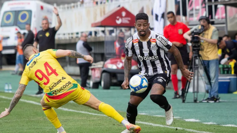 Santos vence Brusque fora de casa no Brasileirão Série B com gol de Wendel