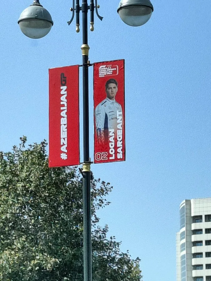 GP de Baku divulga erroneamente Logan Sargeant na F1