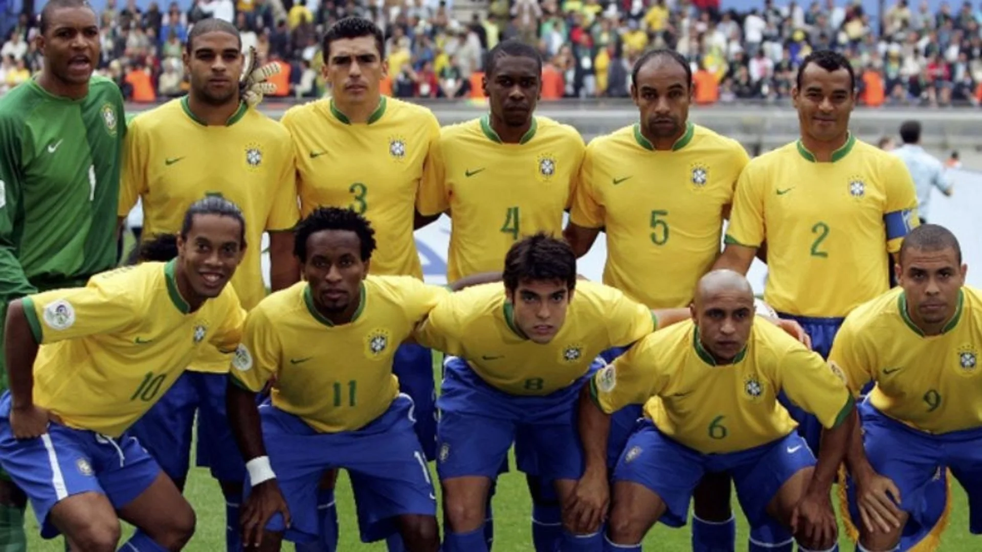 Cicinho abre o jogo sobre bastidores da seleção brasileira em 2006: “Uma várzea”
