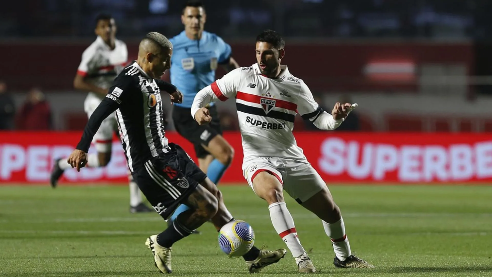Craque Neto muda palpite e banca classificado em Atlético-MG x SPFC
