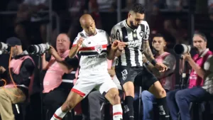 Benja questiona arbitragem em SPFC x Botafogo: “Escândalo”
