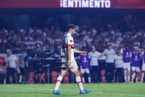 Calleri chama a responsabilidade pela eliminação do SPFC na Libertadores: “Sou o responsável”