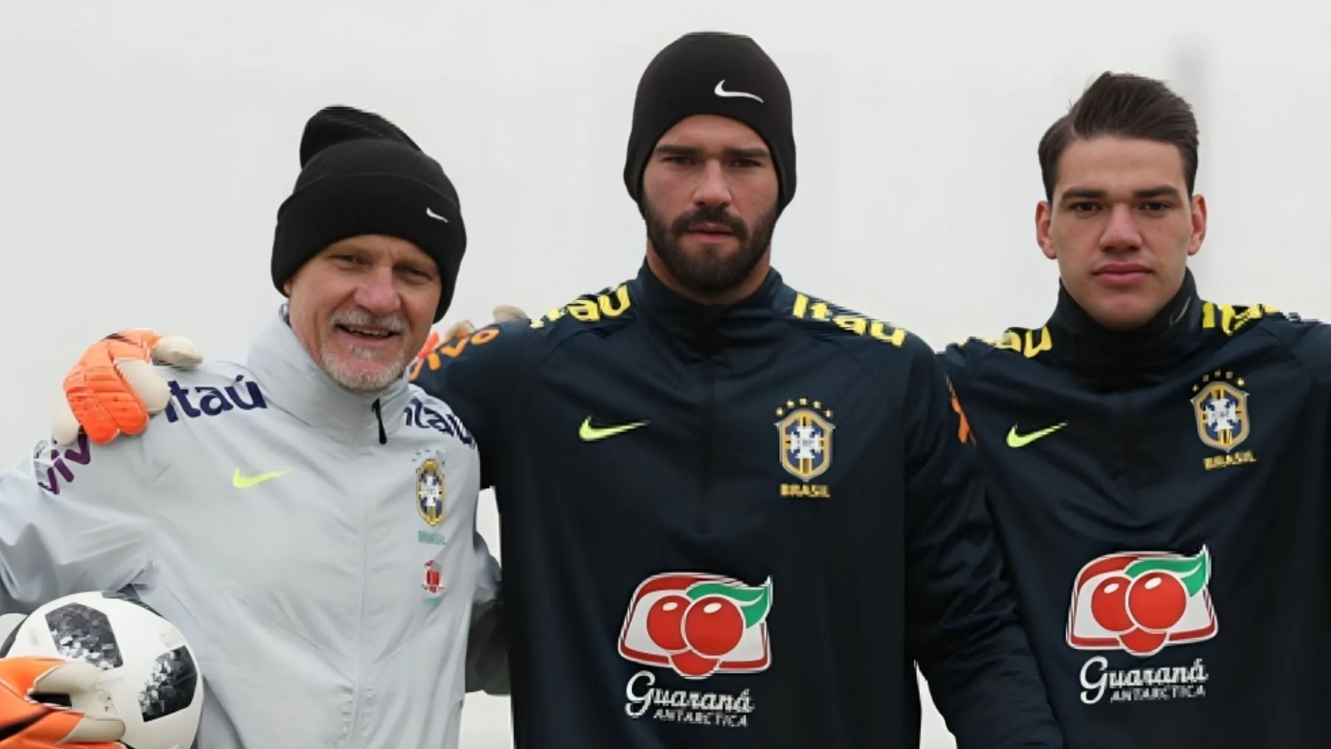 Revista inglesa “soluciona” dúvida na seleção ao eleger melhor goleiro do mundo: “Indiscutível”