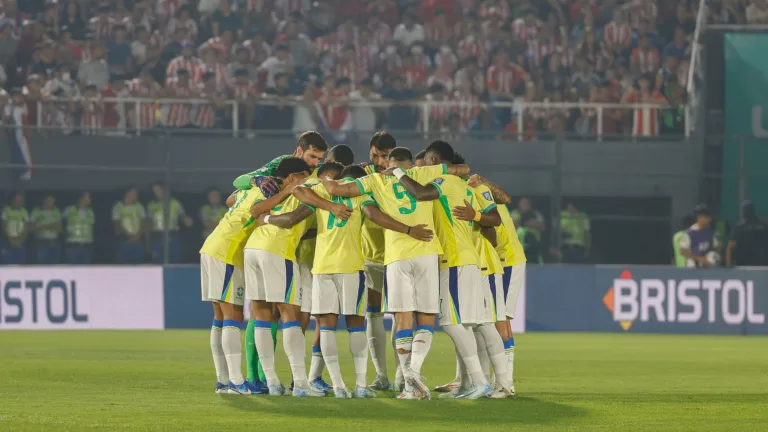 Torcedores detonam convocação de meia-atacante para seleção brasileira: “Concordo com Romário”