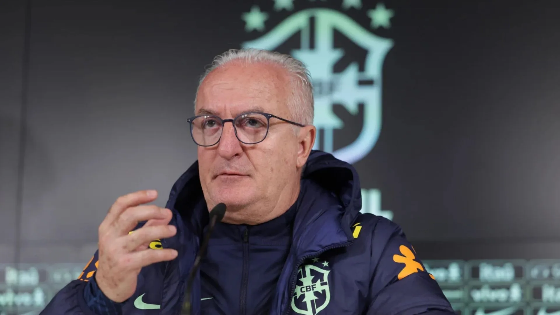 Torcedores disparam contra atacante convocado para seleção: “É sacanagem”