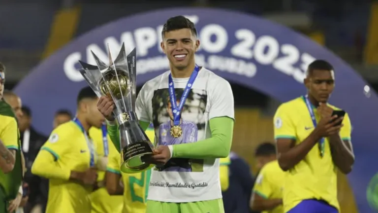 Torcedores do Palmeiras pedem contratação de goleiro do Brasileirão: “Impressionante”