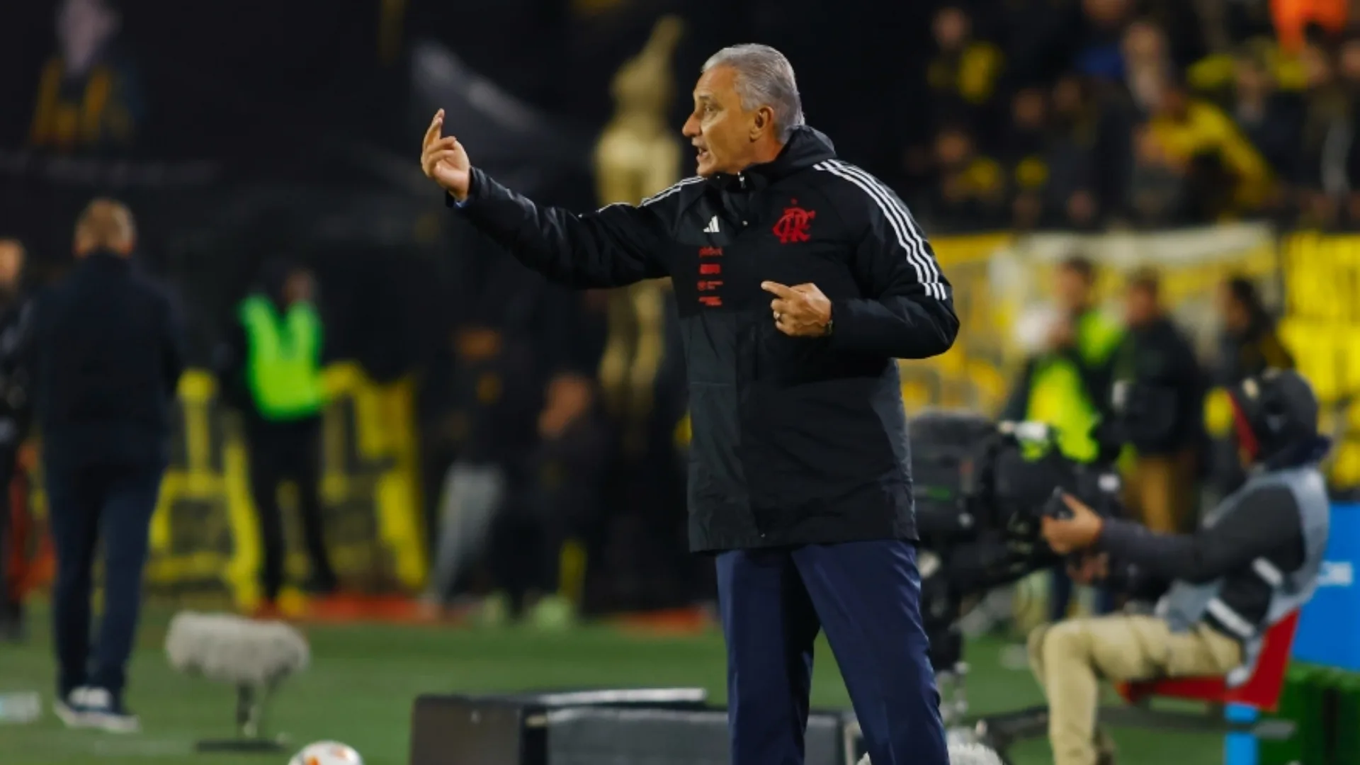 Atitude de Tite revolta torcedores do Flamengo após eliminação na Libertadores: “Inacreditável”