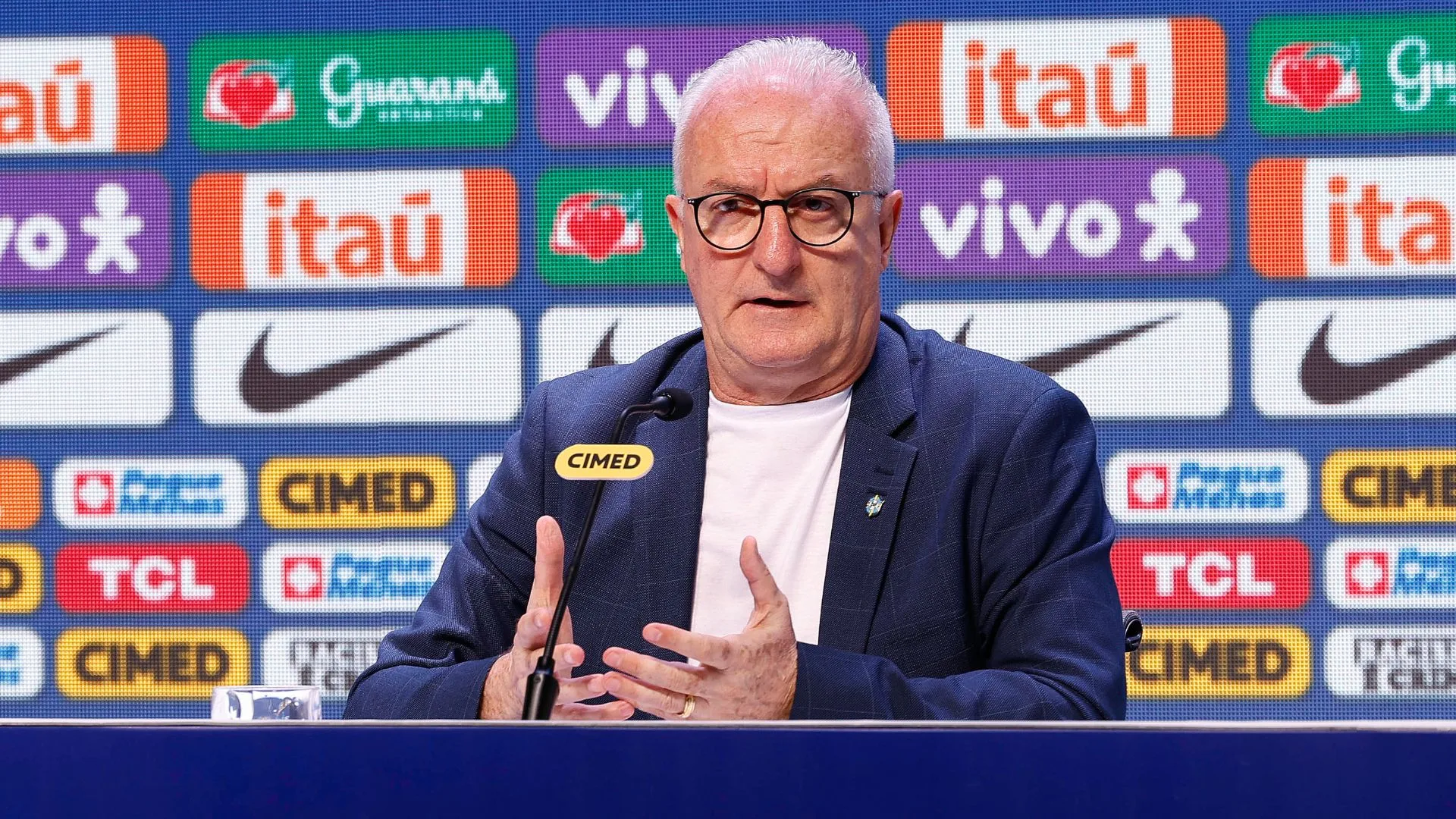 Torcedores voltam a pedir saída de goleiro na seleção: “Quero fora”