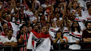 Casagrande avalia que tradição e torcida podem ajudar o São Paulo: “Isso pesa muito”