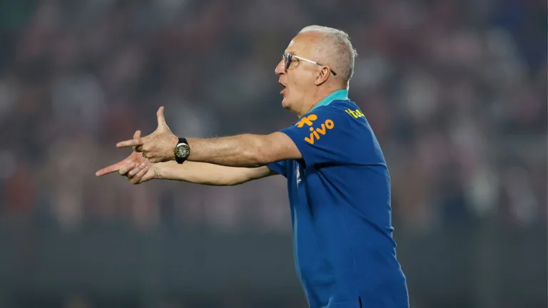 Tostão reage à atitude de Dorival Júnior na seleção e manda recado: “Ousadia”