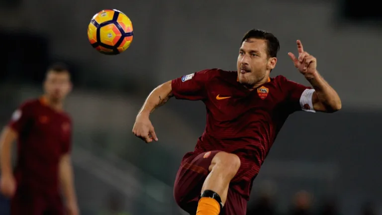 Francesco Totti descarta Pelé e aponta melhor jogador da história
