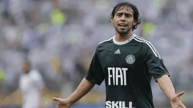 Valdivia, ex-Palmeiras, critica declarações de ex-jogador do Flamengo: “Não contribui em nada”