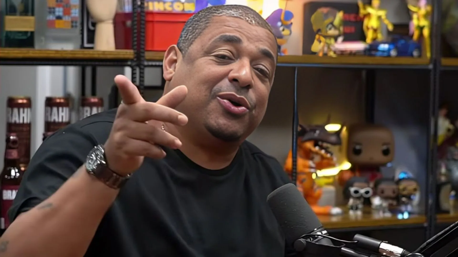 Vampeta indica clube “barato” para ser comprado no Brasil: “Olha quanto custa”