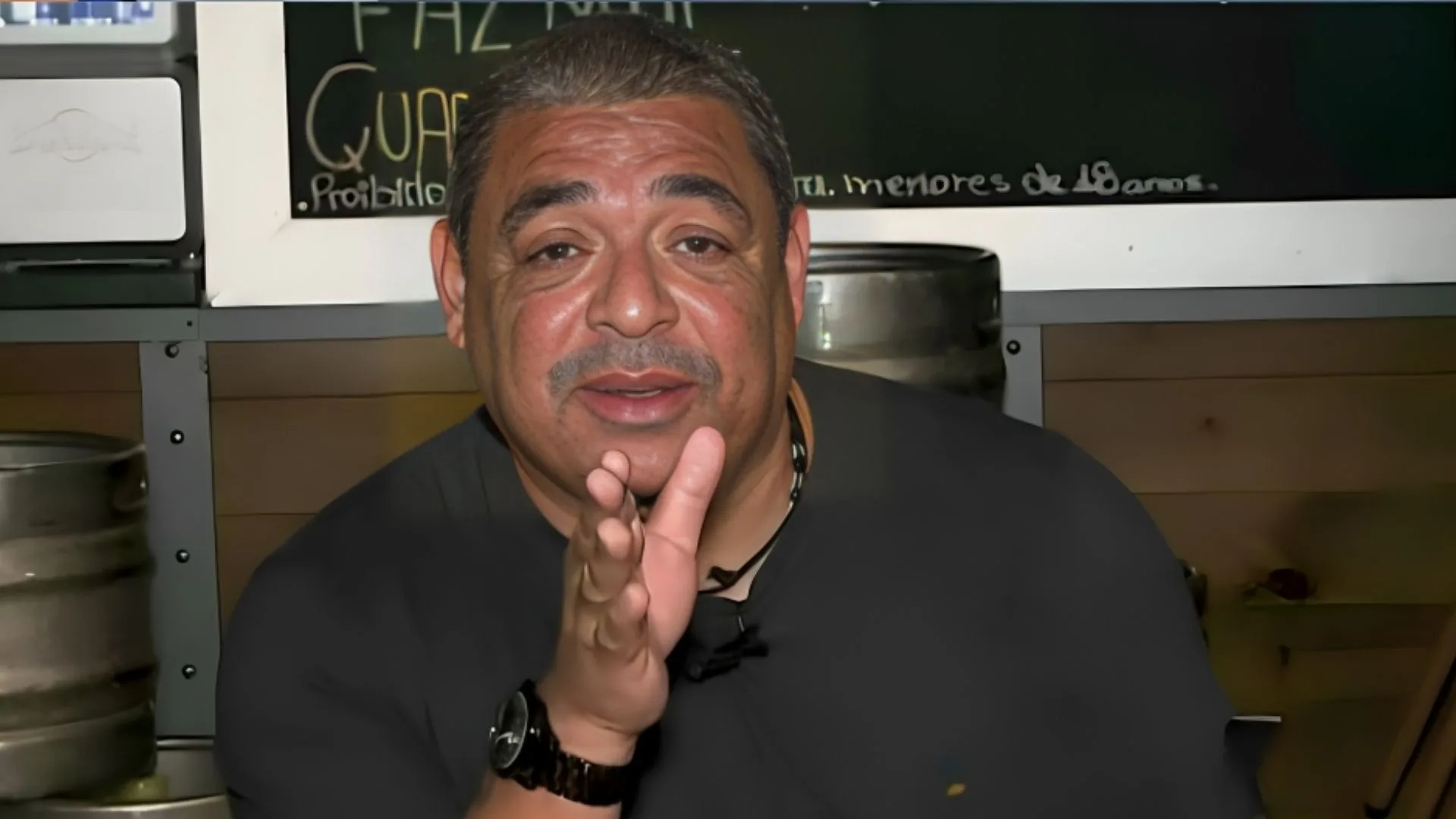 Vampeta indica dois goleiros lendários que iriam “sofrer” no futebol atual