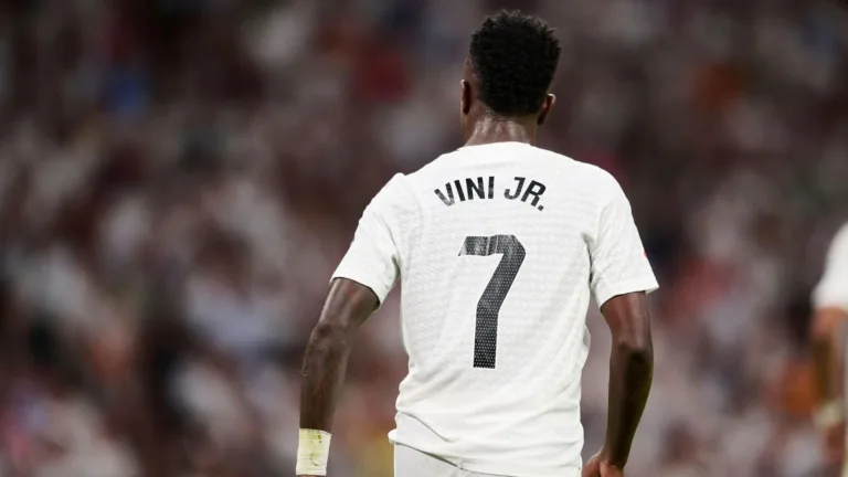 Vinícius Júnior faz forte declaração sobre racismo na Espanha e prefeito de Madri se revolta; entenda