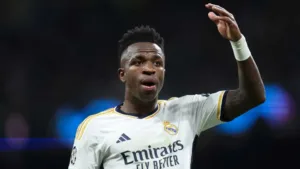 Casagrande cita Vinícius Júnior ao exaltar atacante do futebol brasileiro: “Incrível”