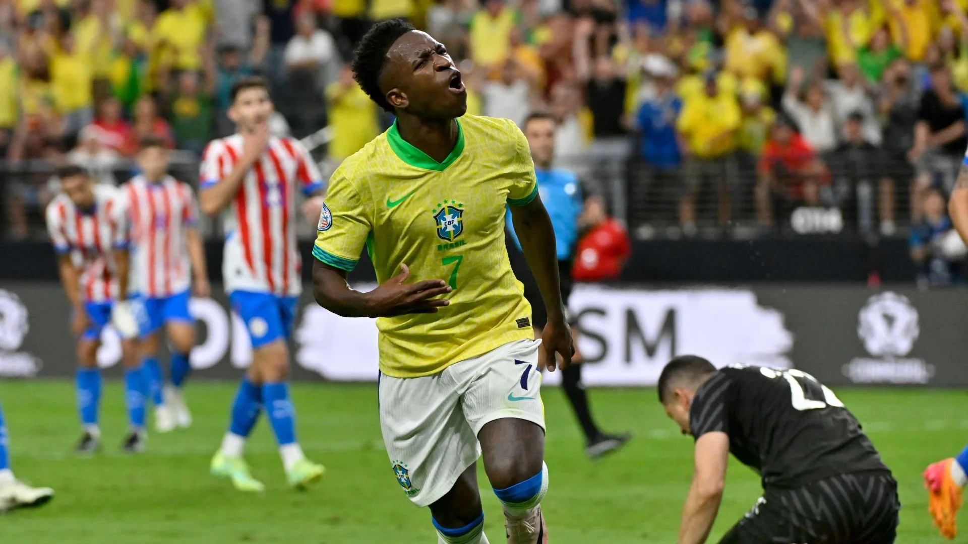 Lugano aponta fragilidade de Vinícius Júnior: “Fácil de provocar”