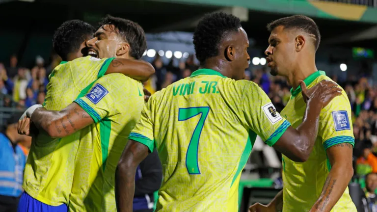 Jogadores defendem a Bola de Ouro para Vinícius Júnior