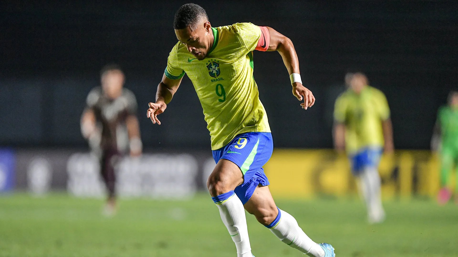 Vitor Roque dispara sobre passagem pelo Barcelona: “Pensei que seria diferente”