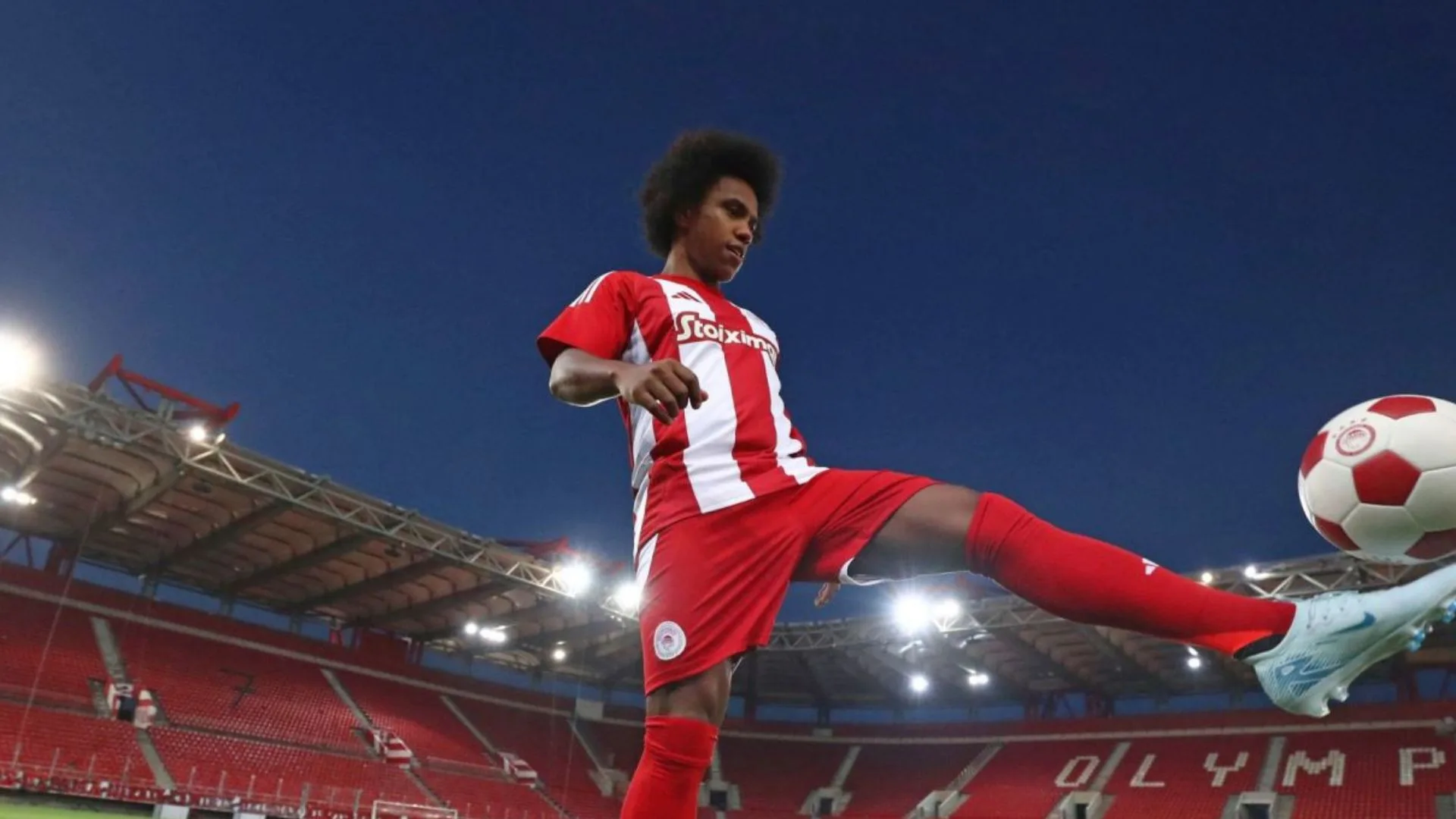 Olympiacos anuncia a contratação de Willian, ex-Fulham