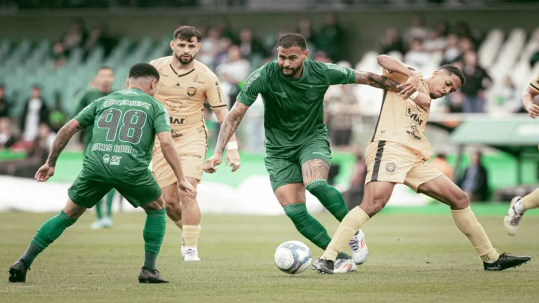 Em retorno de Alef Manga, Coritiba atropela o Amazonas pelo Brasileirão Série B