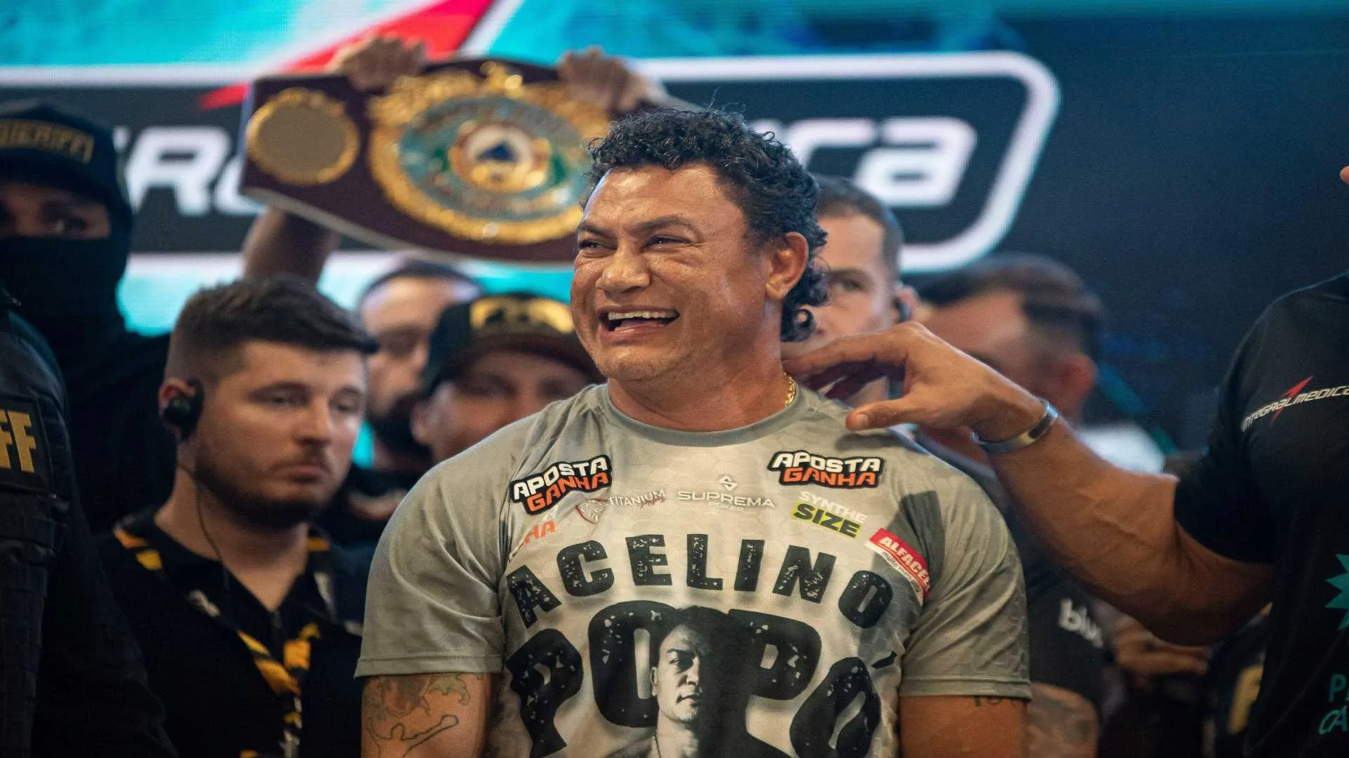 Popó sofre, mas derrota argentino no Fight Music Show
