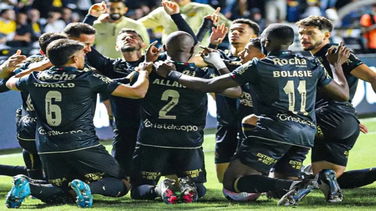 Criciúma supera Atlético-GO e se distancia do Z-4 do Brasileirão