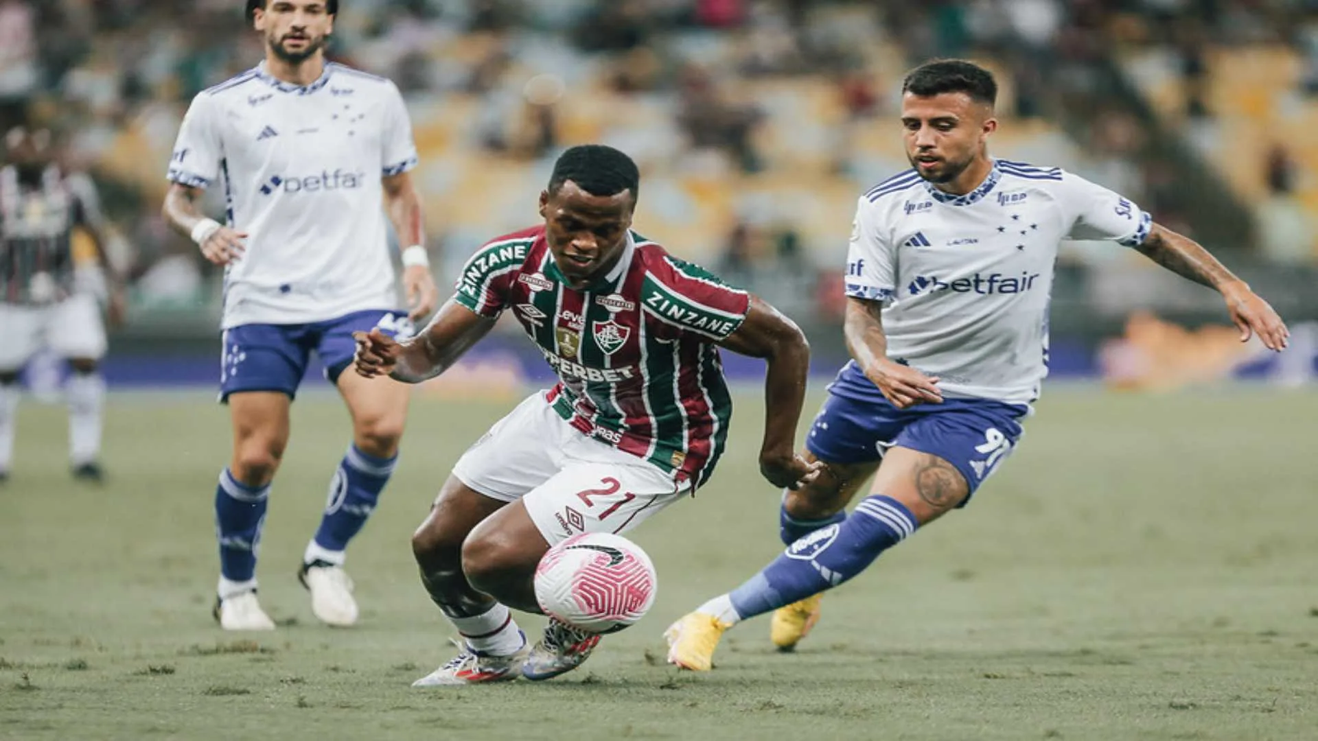 Fluminense supera o Cruzeiro em reencontro com Diniz pelo Brasileirão