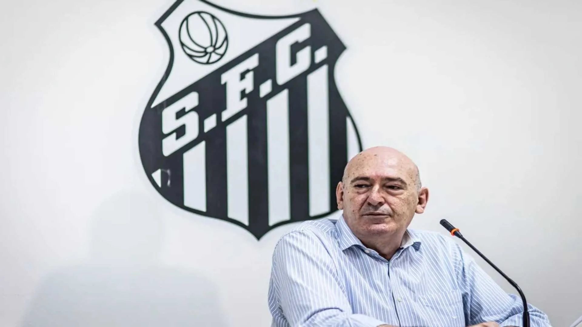 Ex-presidente do Santos, Andres Rueda é expulso do quadro de associados