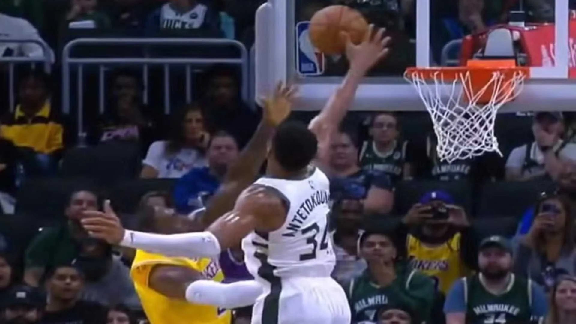 Bucks x Lakers: Giannis surpreende LeBron com toco na pré-temporada da NBA; veja